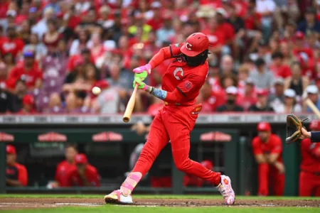 Reds hit 3 home runs, top Brewers 5-3 win